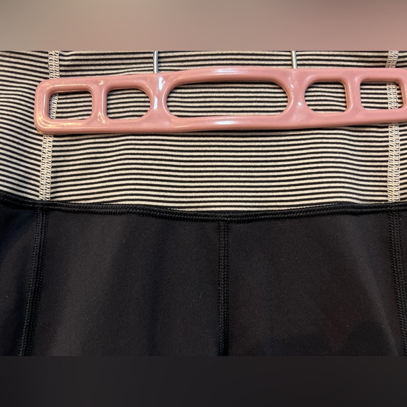 BUNDLE ALERT! 2xLululemon Size 6 crop leggings - Picture 5 of 16